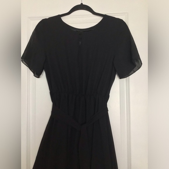 Simply Black Flowy Dress with Adjustable Belt - Picture 2 of 4
